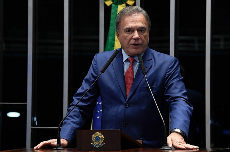 No momento, você está visualizando Caminhoneiros retidos na fronteira do Chile estão ‘totalmente abandonados’, diz senador