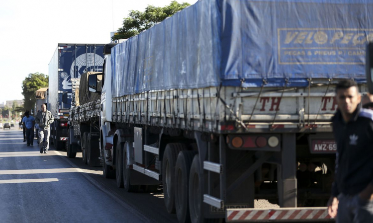 Leia mais sobre o artigo Caminhoneiros anunciam greve no Espírito Santo após reajuste no preço do diesel