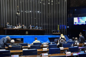 Leia mais sobre o artigo Senado aprova PEC que cria benefícios sociais até o fim do ano; texto vai à Câmara