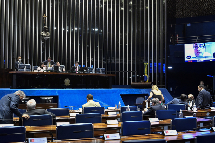 No momento, você está visualizando Senado aprova PEC que cria benefícios sociais até o fim do ano; texto vai à Câmara