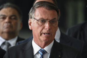 Leia mais sobre o artigo ‘Sempre joguei dentro das quatro linhas e continuarei cumprindo os mandamentos da Constituição’; leia íntegra do pronunciamento de Bolsonaro