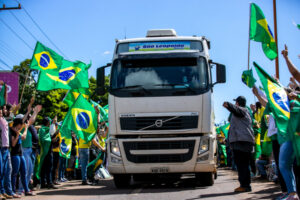 Leia mais sobre o artigo Com mais de 100 bloqueios em 17 Estados, Brasil registra dia movimentado de protestos